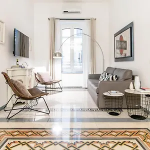 Modern Comfort, Poetic Charm Rzym